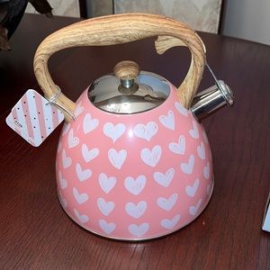 2.7 Qt Whistling Kettle + Cup and Heart Plate
